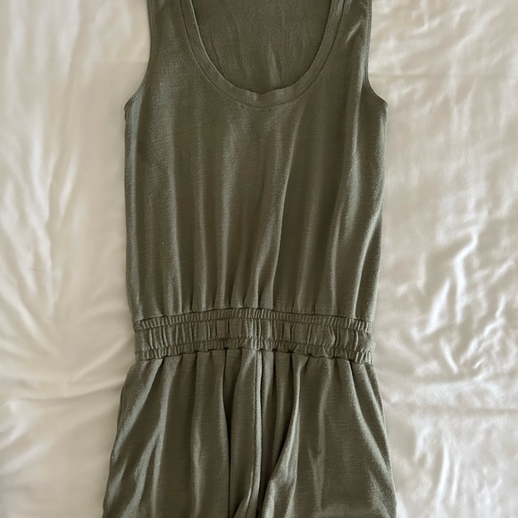 Aritzia romper (size small) - Picture 3 of 3